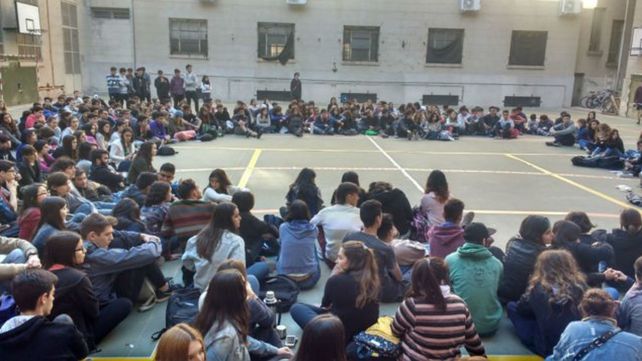 En el patio. El alumnado del Poli realizará una sentada para pedir mejores condiciones de seguridad. &nbsp; &nbsp; &nbsp;