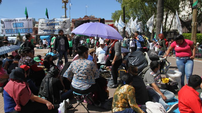 Instalaron 400 carpas en Plaza de Mayo contra el tarifazo y el ajuste