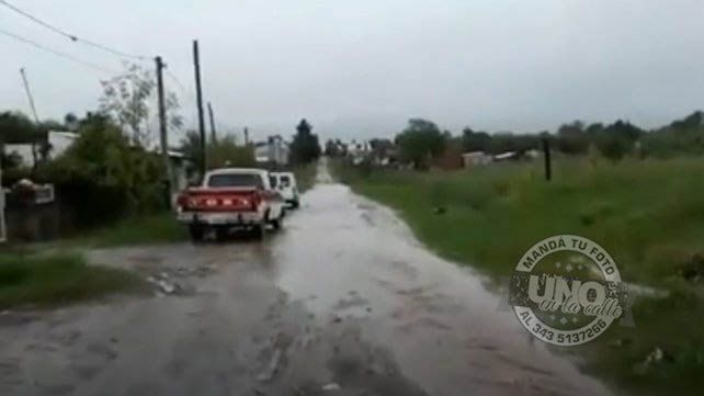 Calle intransitableVecinos de la zona de calles Miguel David y José Arévalo pedimos que algún funcionario municipal de la ciudad de Paraná se acerque a la zona para observar los inconvenientes del barrio en los días de lluvia. Sin asfalto