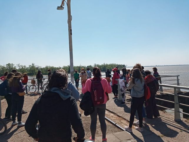 En el río con un abrazo al Curupí  y en la costa, reclamaron este domingo por los incendios