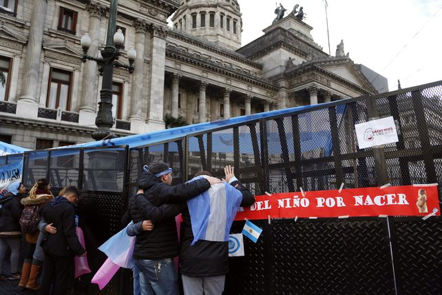 La ley de aborto legal obtuvo la media sanción de la Cámara de Diputados