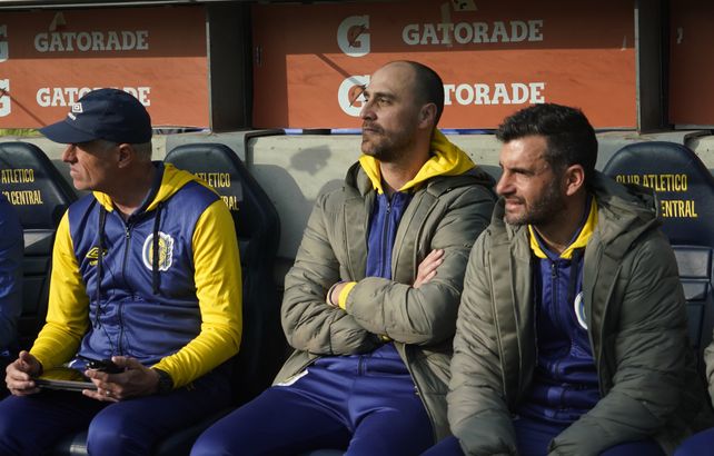 Lequi seguirá en el banco de Central, junto a Hugo Galloni y Paulo Ferrari, dos de sus colaboradores.