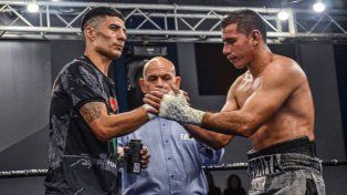 En la pelea principal, el santafesino Piedrita Caraballo (derecha) perdió por KOT ante Díaz.