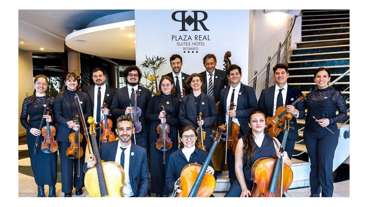 Hotel Plaza Real y Orquesta Camerata sorprendieron con una experiencia mundialista en la puerta del hotel