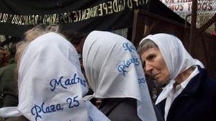 El gobernador les rinde homenaje a las Madres de Plaza de Mayo de la provincia