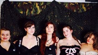 El club de las chicas feas, las universitarias inglesas que están en contra de las apariencias