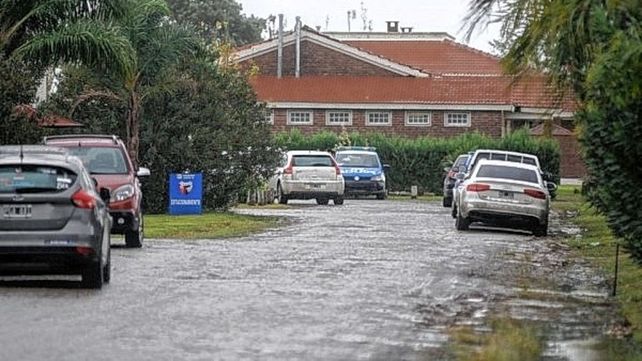 Colón: barras llegaron al predio para apretar al plantel