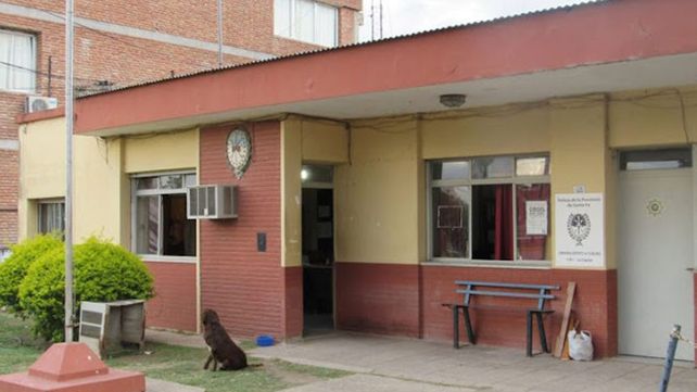 El policía que se atrincheró estuvo de guardia en la Comisaría 16ª de Recreo, pero los vecinos aseguran que lo vieron a la medianoche en su casa El policía que se atrincheró estuvo de guardia en la Comisaría 16ª de Recreo, pero los vecinos aseguran que lo vieron a la medianoche en su casa