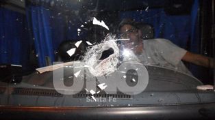 Otro colectivo sufrió un brutal ataque en la autopista Santa Fe-Rosario