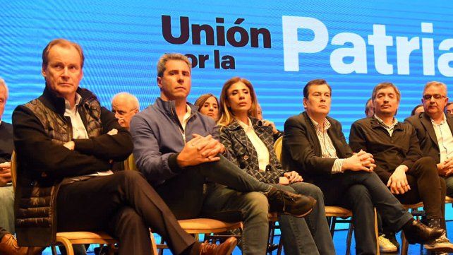 El gobernador Gustavo Bordet acompañó al ministro y candidato en el relanzamiento de su campaña