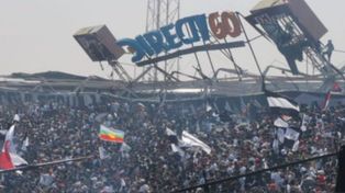 Con público en la tribuna, colapsó el techo de un estadio de fútbol en Chile