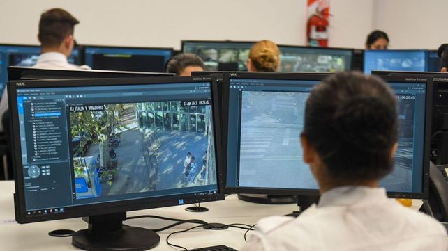 Se incorporaron 610 empleados en toda la provincia para atender llamados del 911 y monitorear cámaras de seguridad.