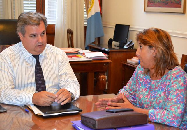 Qüesta se reunió con el ministro Farías para gestionar obras del Acuerdo Capital