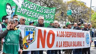 El secretario general de la CGT de Rosario estuvo presente en la movilización que llegó hasta la Secretaría de Industria.