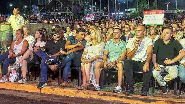 Las autoridades presentes en la primera noche de la Fiesta Nacional del Mate.
