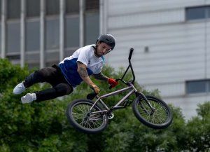 Tras el triunfo olímpico, los fanáticos del BMX freestyle reclaman un circuito apto para la práctica en Santa Fe