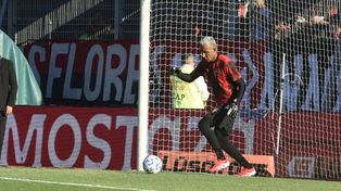 Primeras imágenes de Keylor Navas en el arco de Newells. Debut absoluto ante Aldosivi.