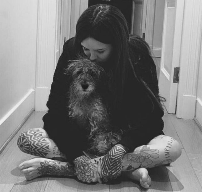 Cande Tinelli encontró a un perro en la calle, no halló al dueño y decidió adoptarlo