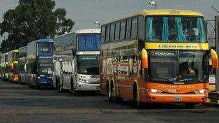 Los choferes de colectivos de larga distancia lanzaron un paro de colectivos desde esta misma noche