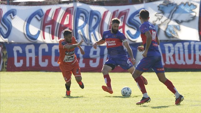 Capitán goleador. Ignacio  Bogino corrió 100 metros y anotó el segundo tanto para que los matadores  derroten a Lugano merecidamente.