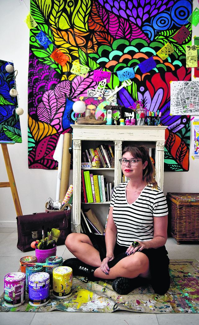 Relajada y contenta. La joven creativa recibió a Más en su estudio