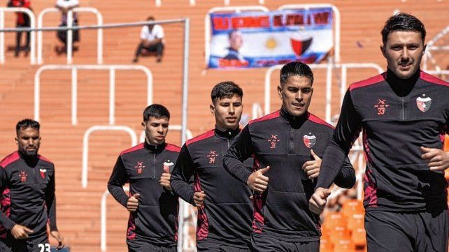 Néstor Gorosito, con la fórmula de ataque definida en Colón