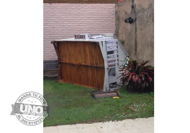 Terrible temporal de lluvia y viento generó graves destrozos en Paraná