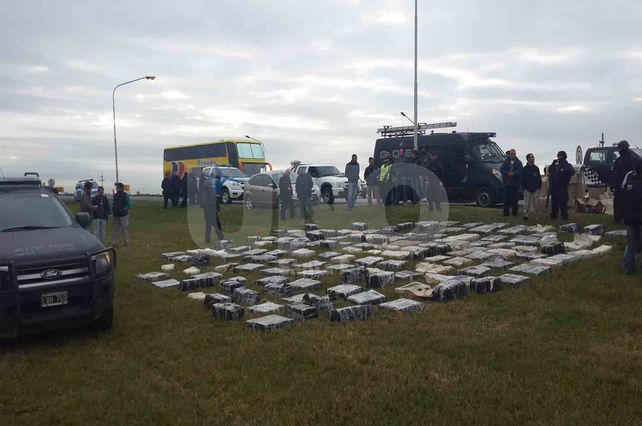 Secuestraron más de dos toneladas de marihuana a la altura de la Autopista Santa Fe - Rosario