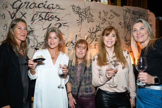 Paula Santana, Marcela Salas, Liliana Pendino, Analía Boccolini y Natalia Gómez.