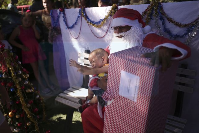 Suma de Voluntades con Padrinos de Navidad hizo posible la entrega de cientos de juguetes