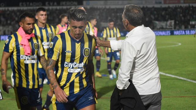 Después del partido, Russo fue en busca de sus jugadores para brindarles apoyo. Central volvió a caer de visitante.
