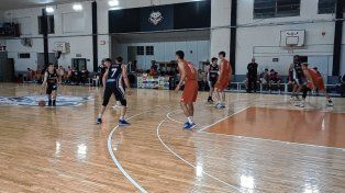 Almagro A vino de atrás para batir a Unión A y seguir en lo más alto del Torneo Oficial.