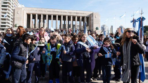 En la previa del 20 de Junio, niños de todo el país llegaron para prometerle lealtad a la bandera