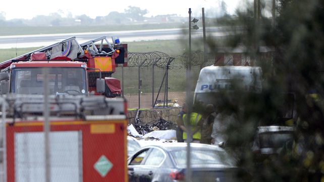 Cinco muertos tras estrellarse y prenderse fuego un avión en Malta