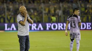 Miguel Ángel Russo lamentó la derrota ante Barracas Central pero ya se enfoca en Peñarol, por la Copa Libertadores.