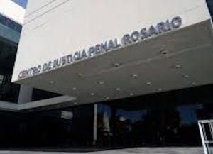 Condenan a una mujer que organizó una banda criminal mediante las visitas a un preso de Piñero