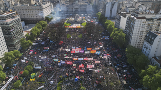 Miles de personas se movilizaron en la ciudad de Buenos Aires y distintos puntos del país en rechazo al veto de Milei a la ley que recompone el financiamiento de las casas de altos estudios.