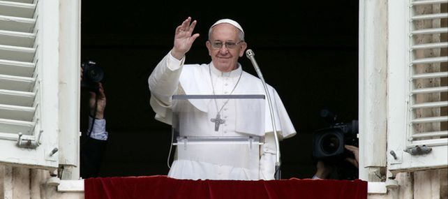 El Papa Francisco habló ante miles de fieles hoy en la Plaza de San Pedro. (Foto. Reuters)