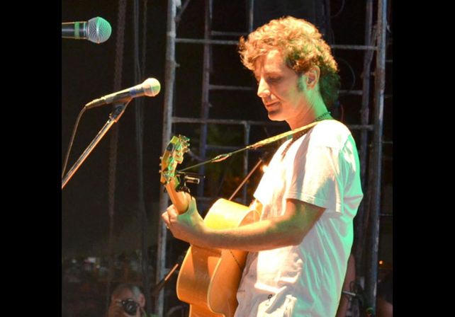 Coti ofreció un recital a beneficio de los inundados en Concordia