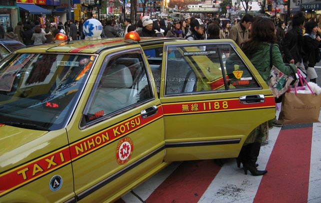 Detienen a un taxista que hacía orinar en su auto a las pasajeras y las filmaba