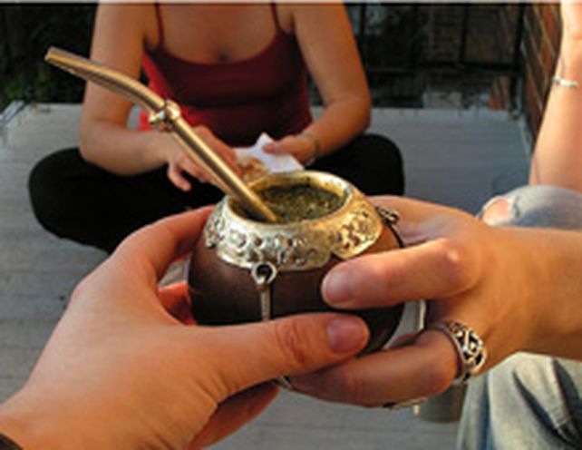 Un ritual bajo amenaza: la Gripe A pone en riesgo la costumbre de tomar mate