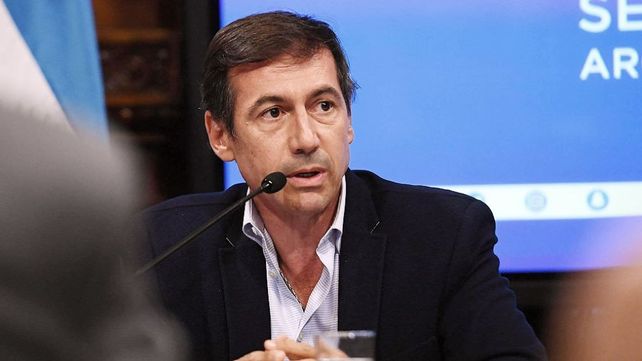 El legislador radical apuntó contra Milei