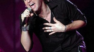 Axel fue invitado a cantar esta noche en la vigilia de la asunción del Papa Francisco