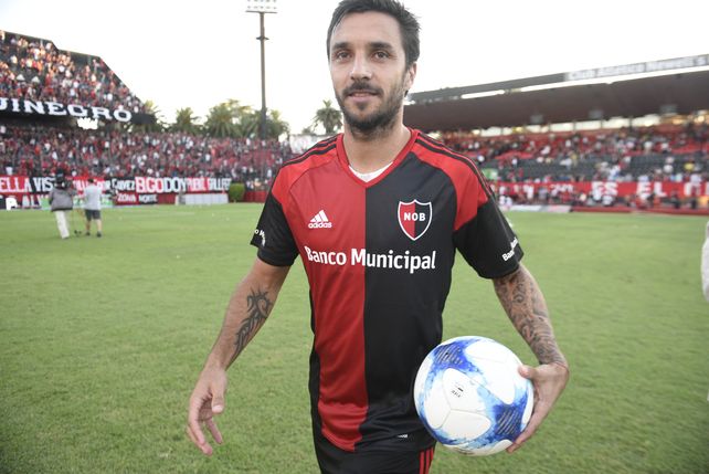 La pelota con la que Nacho Scocco consiguió el hat trick en el Coloso ya tiene dueños