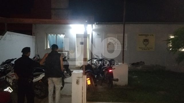 Perseguido y apresado con un arma luego de cometer un asalto