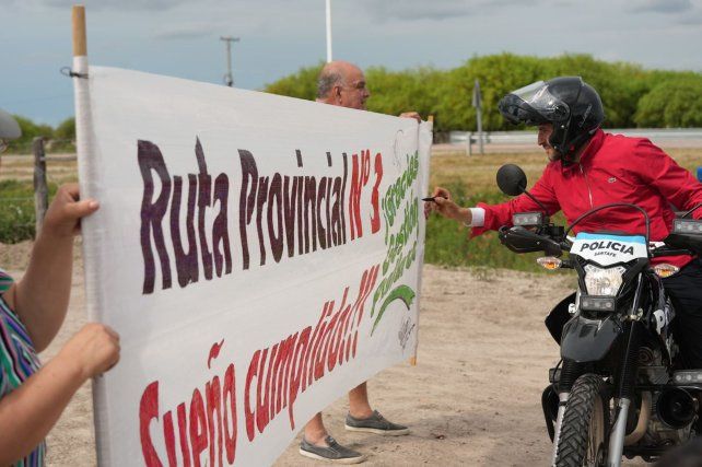 Con una travesía motoquera, Pullaro y Scaglia inauguraron la pavimentación de la Ruta Provincial Nº 3