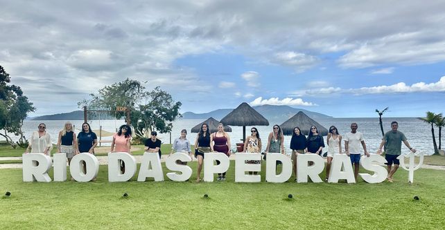 El equipo completo de la agencia durante su viaje a Club Med Río Das Pedras en Brasil.