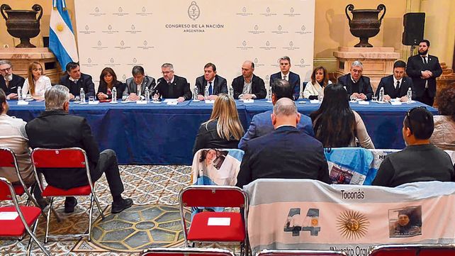 Conclusiones. La conferencia desarrollada en el Congreso con asistencia de legisladores oficialistas y opositores.