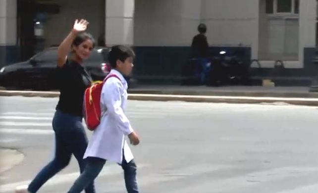 La historia de Brian, el chico que vivió en la calle y ahora tiene a la escuela como prioridad
