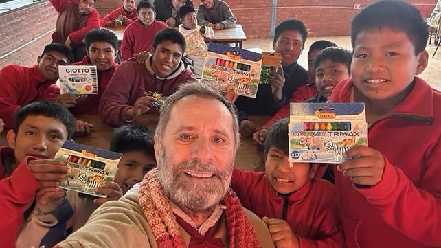 La historia del cura que dice haber recibido un mensaje de Francisco ante su tumba